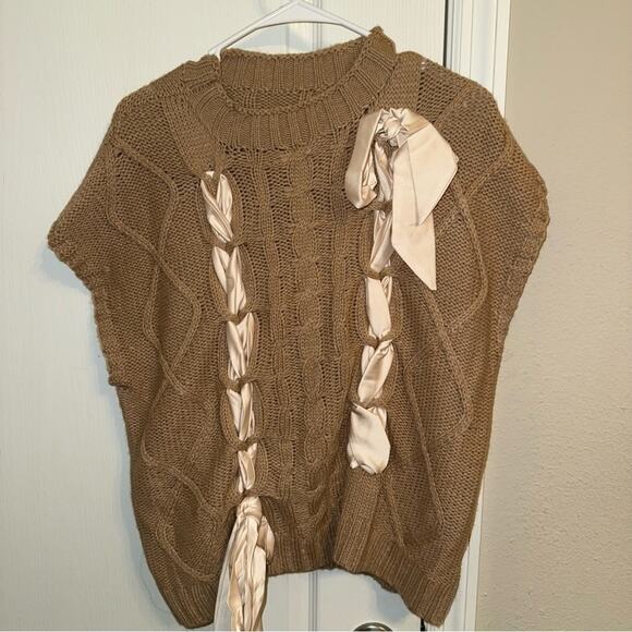 Tan Cable Knit Sweater with Cream Bows - Picture 5 of 8